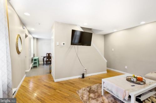 929 American St, Philadelphia, PA 19123-2243