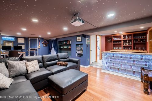 15 Hartshorne Pl, Middletown NJ  07748-2520 exterior