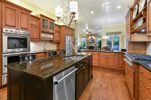 2169 Cumberland Dr, Smyrna GA  30080-4601 exterior