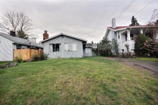 8416 17th Ave, Seattle, WA 98106-2306