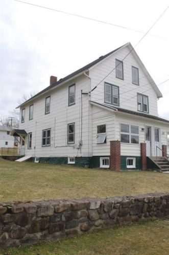 410 Messinger St, Bangor, PA 18013-2026