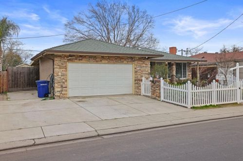 1812 Cindy Ave, Modesto, CA 95350-3703