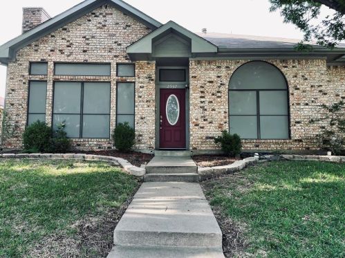 2037 Greenstone Trl, Carrollton TX  75010-4000 exterior