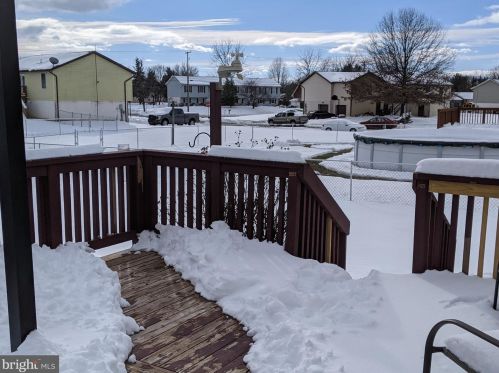 18 Sycamore Ln, Hanover PA 17331-4937 exterior