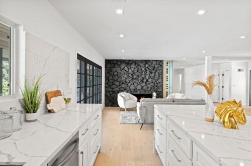 3701 Royal Woods Dr, Van Nuys CA  91403-4217 exterior