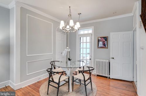 336 Juniper St, Philadelphia PA  19107-5818 exterior