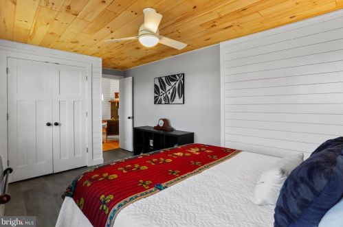 1034 Toms Knob Approach, Lost City WV 26810-8428 exterior