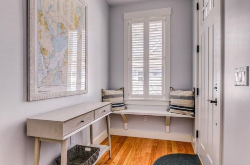 115 Leeshore Ln, Tiverton, RI 02878-4269