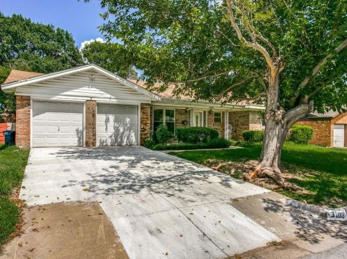 3103 Phoenix Dr, Fort Worth, TX 76116-5015