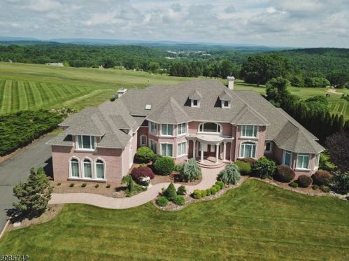 8 Skyview Dr, Sparta, NJ 07871-1784