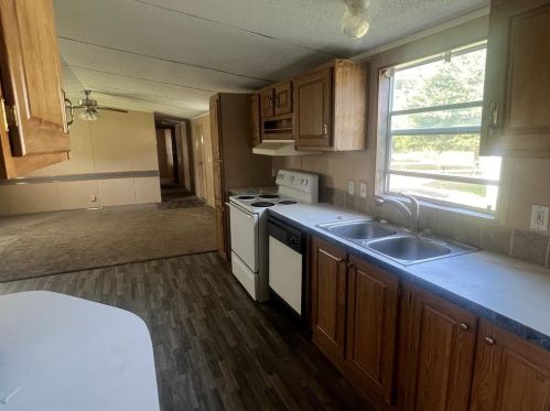 16221 Southern Pines Dr, Conroe TX  77302-5433 exterior