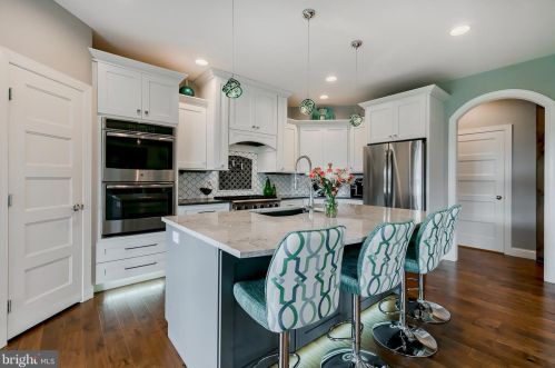 212 Shade Tree Dr, Lancaster PA  17603-5074 exterior