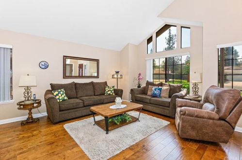 6880 Rycroft Dr, Riverside CA  92506-5317 exterior