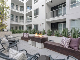 600 Central Ave, Glendale CA  91203-1402 exterior