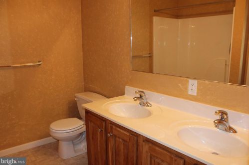 638 Royal View Dr, Lancaster PA  17601-2871 exterior