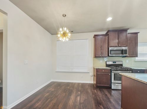 5905 El Segundo Way, Atlanta GA  30349-7521 exterior