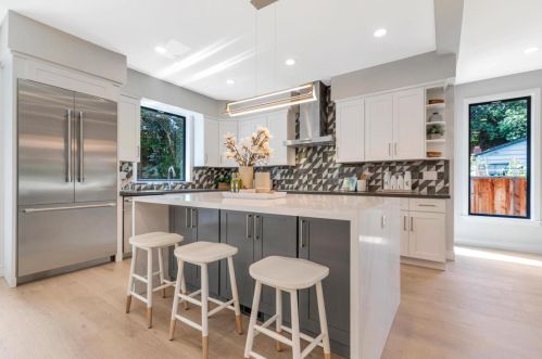 375 Chiquita Ave, Mountain View CA  94041-1007 exterior
