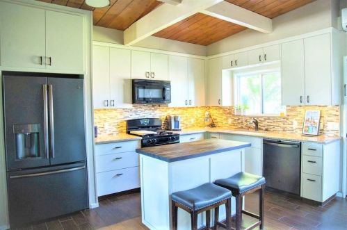 312 Maple Ave, Ripon, CA 95366-2331
