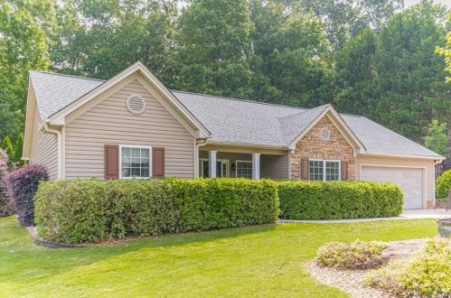 386 Laurel Oaks Ln, Jefferson, GA 30549-5596