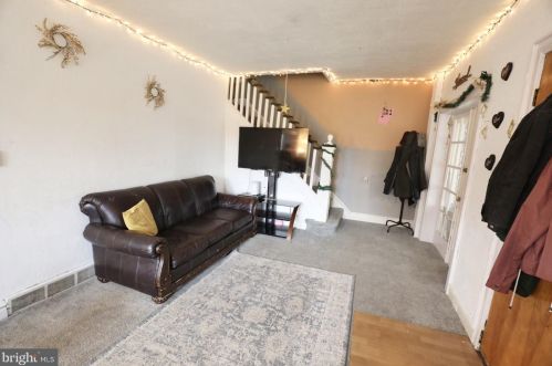 105 Clearfield Ave, Trenton, NJ 08618-5806