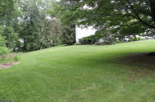 7 Dancer Dr, Mount Olive, NJ 07828-1919