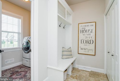 455 Greenhedge Dr, Lancaster PA  17603-7907 exterior