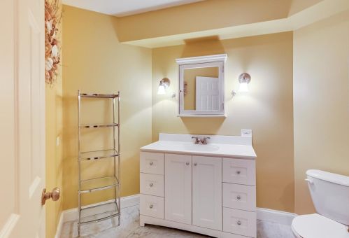 8901 Maple Ave, Willowbrook IL 60527-6469 exterior