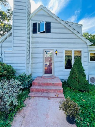 113 Regan Rd, Vernon, CT 06066-2823