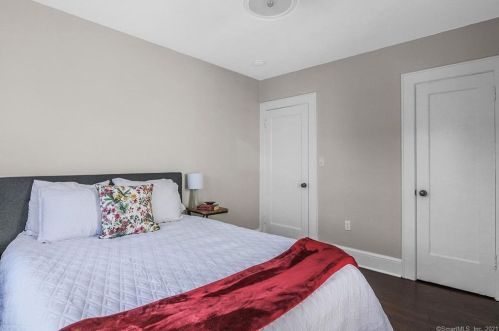 14 Elton Ct, Norwalk CT  06851-4830 exterior