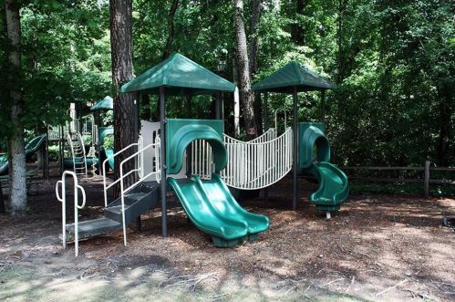 7000 Hunters Br Dr, Atlanta GA  30328-1718 exterior