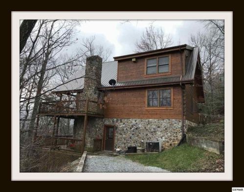3923 Glenview Way, Pigeon Forge, TN 37862-8660