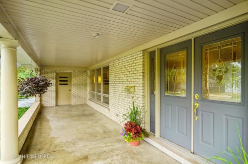 605 Sigwalt St, Arlington Hts, IL 60005-1735