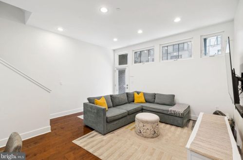 1324 Howard St, Philadelphia PA 19122-2445 exterior