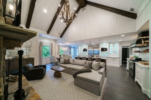 1574 Cave Rd, Atlanta GA  30327-3120 exterior