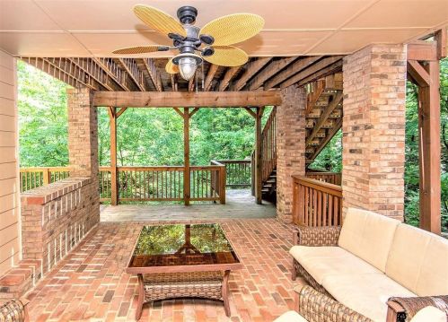 205 Fieldsborn Ct, Atlanta GA  30328-1039 exterior