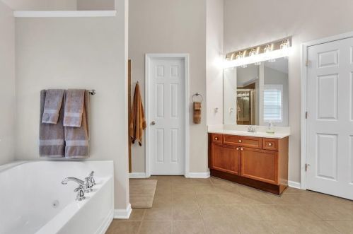 1033 Alexander Run Pass, Buford GA  30518-5560 exterior