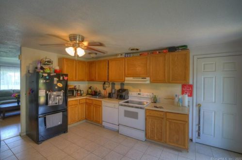 13 Robin Ln, Gales Ferry, CT 06339-1742