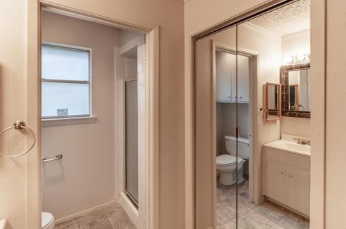 1808 Lake Shore Ct, Fort Worth TX  76103-1512 exterior