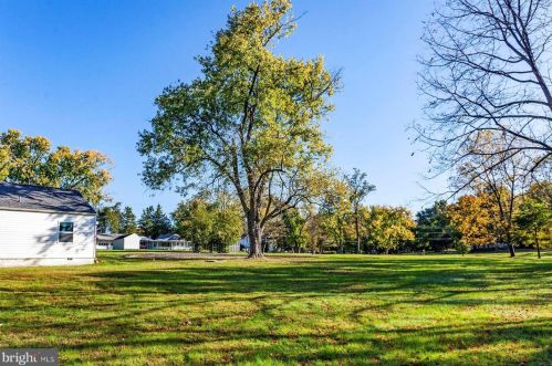 15800 Thompson Rd, Silver Spring MD 20905-3957 exterior