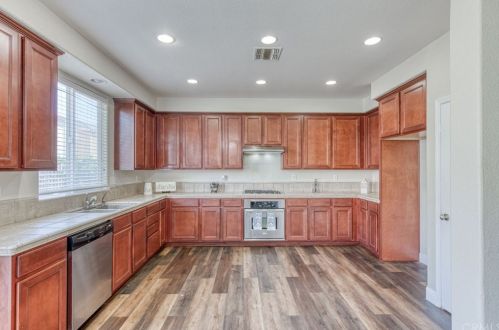 855 Pear Ct, Madera, CA 93638-9323