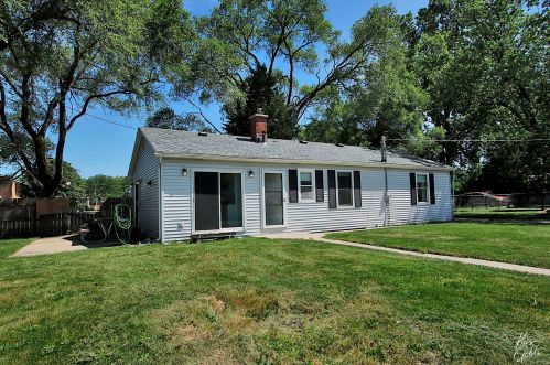 3023 15th Pl, North Chicago, IL 60064-1530