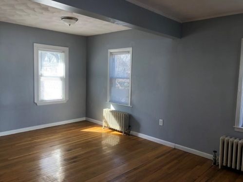 23 Calcott St, Warwick, RI 02889-3050