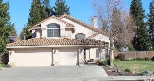 201 Fairgate Dr, Vacaville, CA 95687-4320
