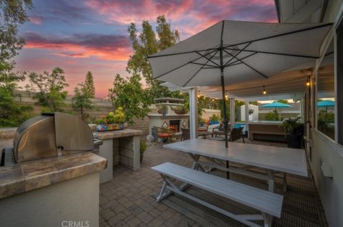 9878 Avenida Mateo, Cypress CA  90630-3445 exterior