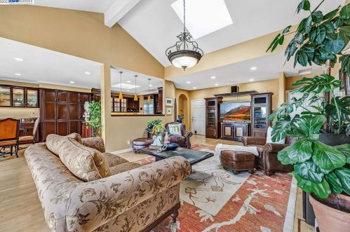 7977 Foothill Knolls Dr, Pleasanton, CA 94588-8225