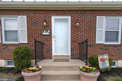 121 Old Mill Rd, Ephrata, PA 17522-1810