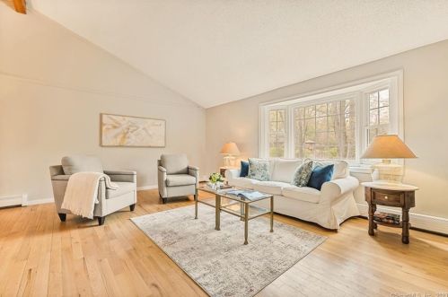 179 Newberry Rd, Wapping, CT 06074-3303