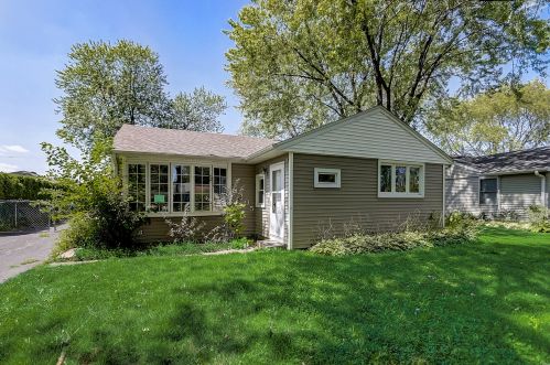 3205 Pheasant Dr, Rolling Meadows, IL 60008-2624