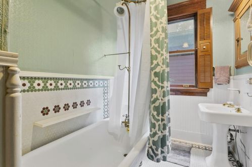 1094 Colquitt Ave, Atlanta GA  30307-1945 exterior