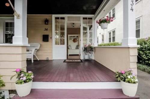 34 Edgewood Ave, Greenwich CT  06830-5212 exterior